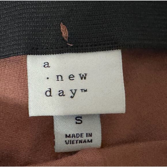 A New Day Women's Small Pants Brown High-Rise Slim Fit Cropped Flare Pull-On - Picture 6 of 9